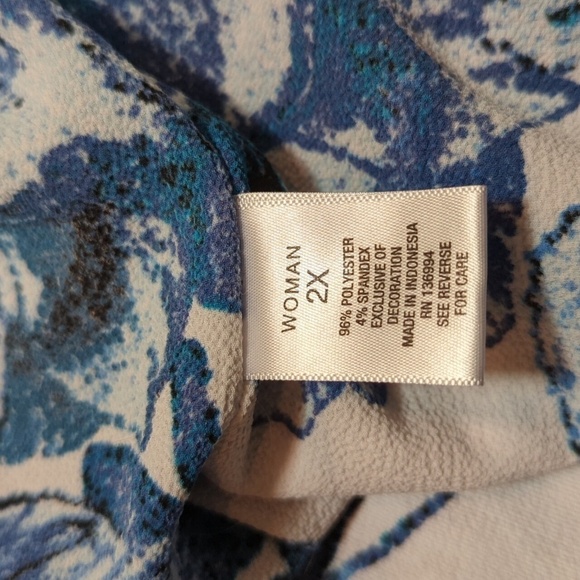Roz & Ali Women's Blue & White Floral Batwing Sleeve Blouse Size 2X - Picture 6 of 6
